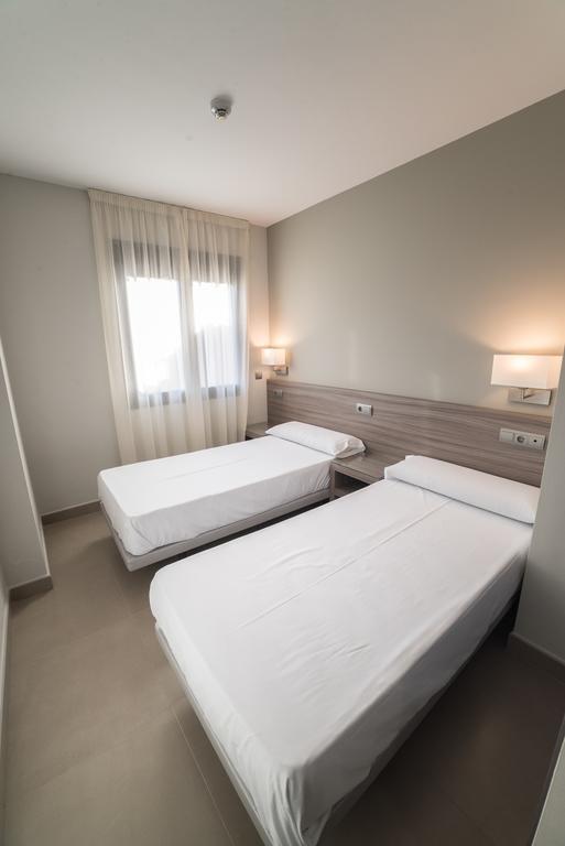 Hotel Miguel Sanchez Алаурін-де-ла-Торре Екстер'єр фото