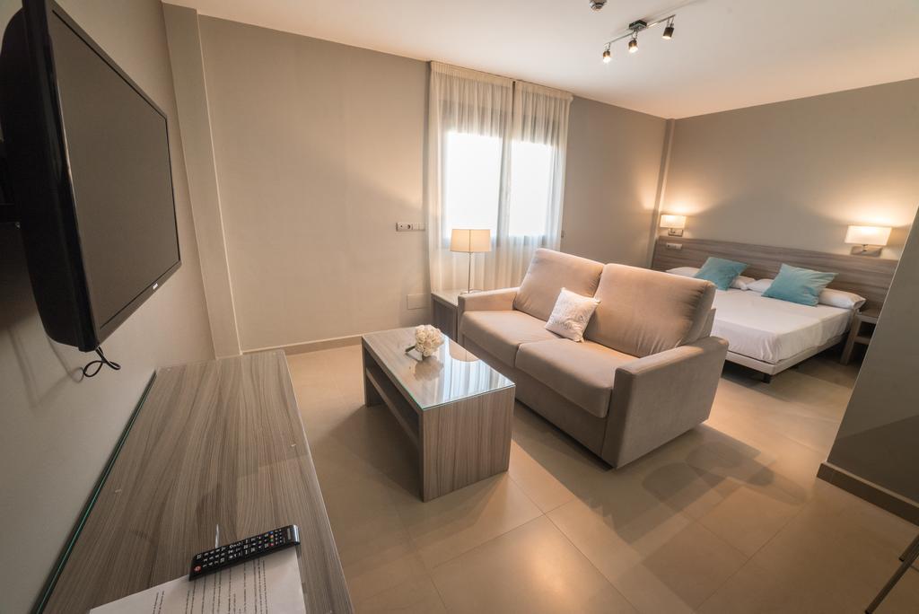 Hotel Miguel Sanchez Алаурін-де-ла-Торре Екстер'єр фото